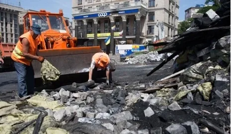Barricades dismantled, traffic on Khreshchatyk restored