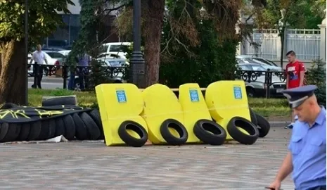 Tires and a "mobile Maidan" appeared near the Verkhovna Rada