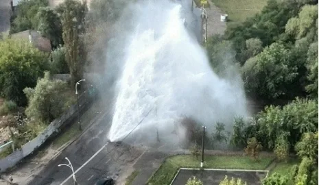A huge fountain formed right in the middle of the road in Kyiv