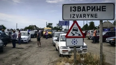 На кордоні утворився затор через повернення біженців