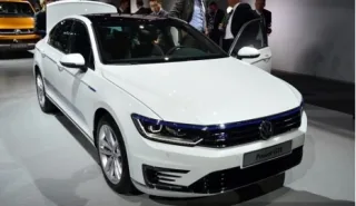 Первые снимки VW Passat B8 на Парижском автосалоне
