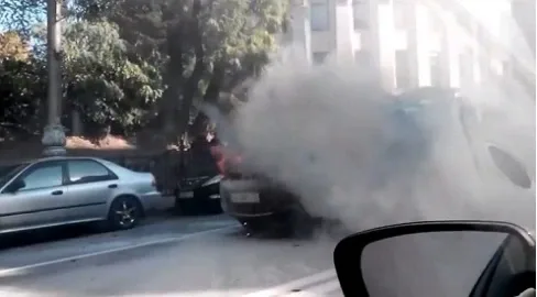 Під Верховною Радою палав позашляховик