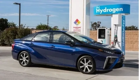 Водородная Toyota Mirai уже поступила в продажу