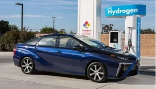 Воднева Toyota Mirai вже надійшла у продаж