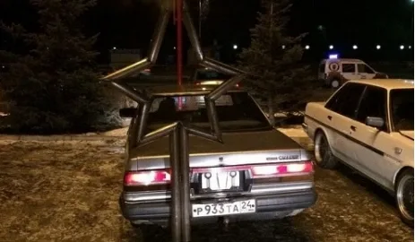 Ruthless tuning in Russian style: exhaust pipe in the shape of a star