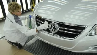 Санкції забороняють Volkswagen продавати авто в Криму