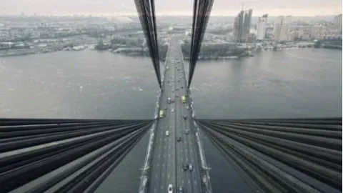 На киевских мостах и дамбах появилась вооруженная охрана