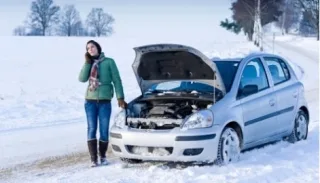 Для боротьби зі снігопадом: найнеобхідніші речі в автомобілі