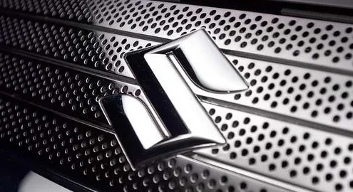 Suzuki презентує в Женеві нові хетчбек і кросовер
