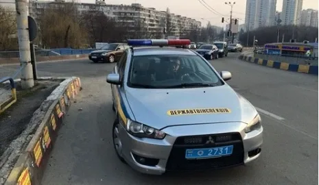 В Киеве ГАИ оштрафовала своего сотрудника за парковку в неположенном месте