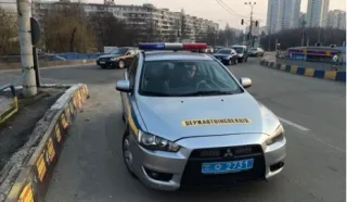 У Києві ДАІ оштрафувала свого співробітника за паркування в недозволеному місці