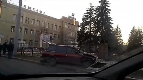 В Донецке «ополченцы» на Range Rover влетели в Жигули