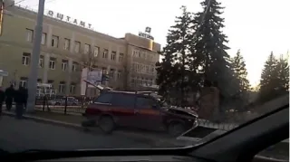 У Донецьку «ополченці» на Range Rover влетіли в Жигулі