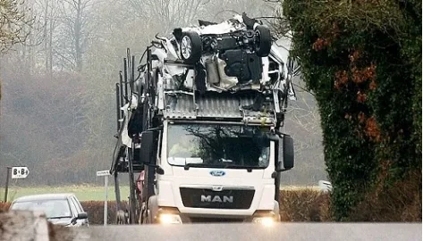 Водитель грузовика вместо новых машин привез автохлам