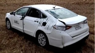 У США літак врізався у легковик