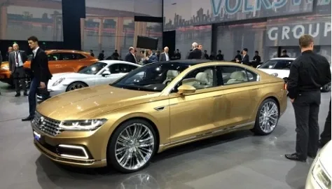 Volkswagen показал новый гибридный седан