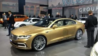 Volkswagen показал новый гибридный седан