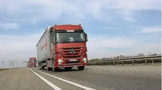 В Україні вантажівкам заборонили їздити в денний час