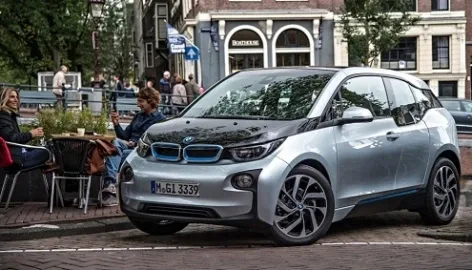 BMW will teach cars to find a parking spot