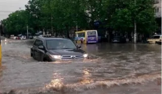 In Simferopol, roads have turned into rivers