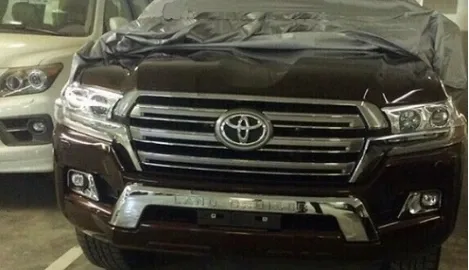 Toyota Land Cruiser 2016: перші живі фото