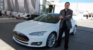 Tesla пропонує модернізувати свої автомобілі до «Сміховинного режиму»