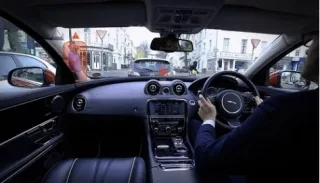 Jaguar та Land Rover зробили «прозорі» стійки кузова