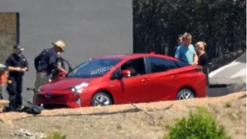 Новый Приус: фотошпионы засняли Toyota Prius 2016