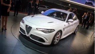 Alfa Romeo Giulia: семейная, жгучая и очень быстрая