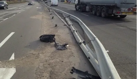 Российский дипломат устроил ДТП и заперся в машине