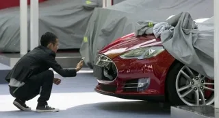 Tesla Motors shares plummeted