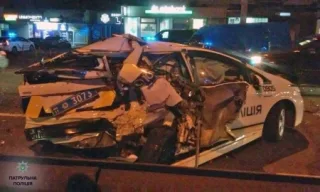 У Києві п'яний водій розтрощив машину поліції