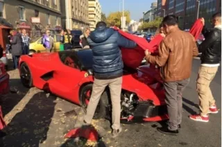 Мільйонер розбив суперкар через 10 хвилин після покупки