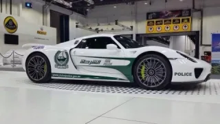 Поліція Дубая обзавелася супергібридом Porsche 918 Spyder