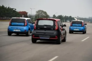 KIA працює над безпілотним авто та водневою установкою