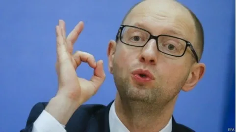 Яценюк обещает удешевление авто в Украине