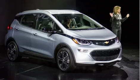 Chevrolet Bolt EV 2017: доступный электромобиль с большим запасом хода