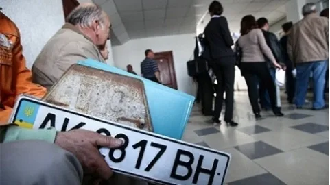 Crimeans will not be fined for Ukrainian license plates yet