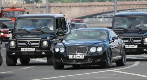 В РФ чиновникам запретили покупать авто мощнее 200 сил