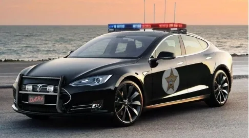 Украинскую полицию пересадят с Приусов на Tesla