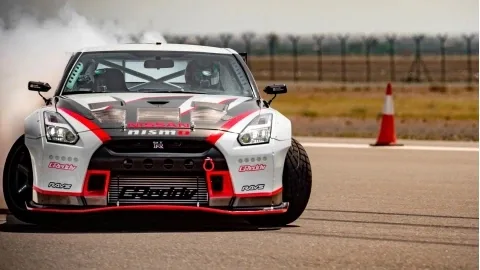 Nissan GT-R установил рекорд Гиннесса по самому быстрому дрифту
