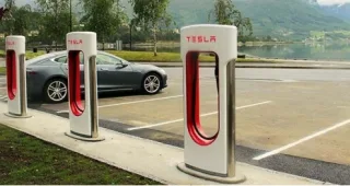 На трасі Київ-Львів з'являться електрозаправки Tesla