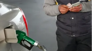 На АЗС знову зростають ціни на всі види пального