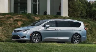 Моделі Fiat і Chrysler оснастять автопілотами Google