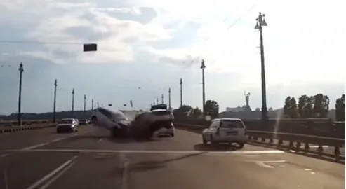 Авария на Патона в Киеве. Запись с видеорегистратора