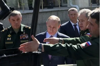 Генерал случайно оторвал ручку УАЗа на глазах у Путина