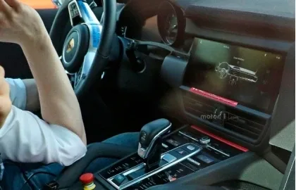 Первое фото салона нового Porsche Cayenne