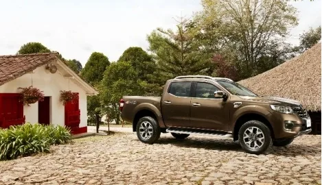 Renault presented the first single-tone Alaskan pickup