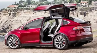 Tesla назвала причину нового ДТП Model X