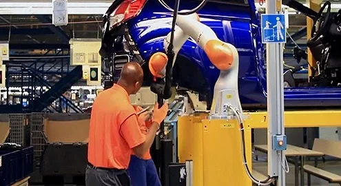 На заводе Ford заработали роботы-ассистенты